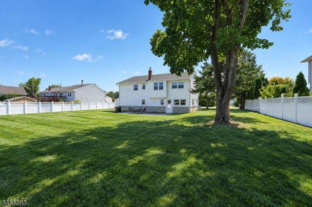 137 Hollywood Ave, Fairfield Twp., NJ 07004