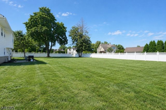137 Hollywood Ave, Fairfield Twp., NJ 07004