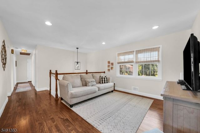 137 Hollywood Ave, Fairfield Twp., NJ 07004