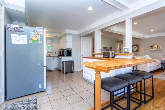 33146 Lyndon Street, Livonia, MI 48154