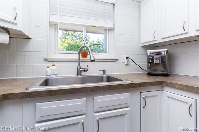 33146 Lyndon Street, Livonia, MI 48154