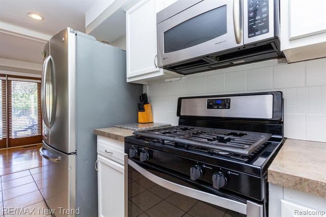 33146 Lyndon Street, Livonia, MI 48154