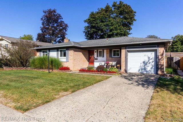 33146 Lyndon Street, Livonia, MI 48154