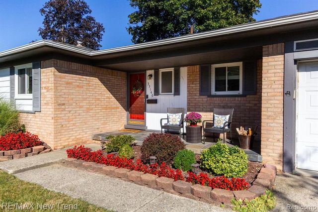 33146 Lyndon Street, Livonia, MI 48154