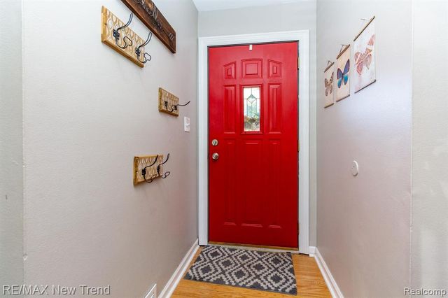 33146 Lyndon Street, Livonia, MI 48154