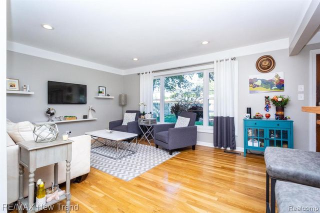 33146 Lyndon Street, Livonia, MI 48154