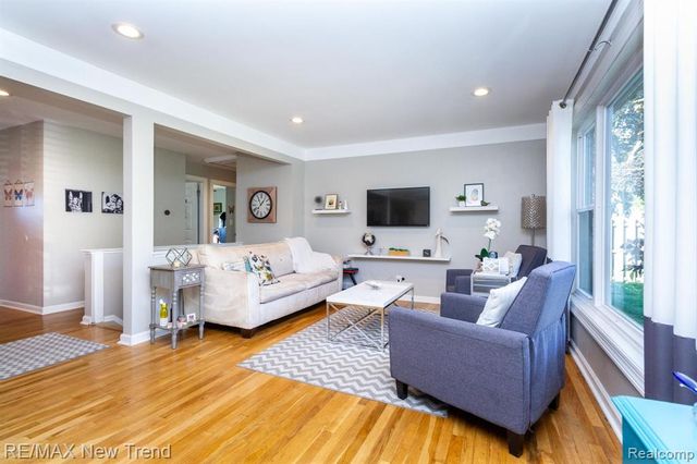 33146 Lyndon Street, Livonia, MI 48154