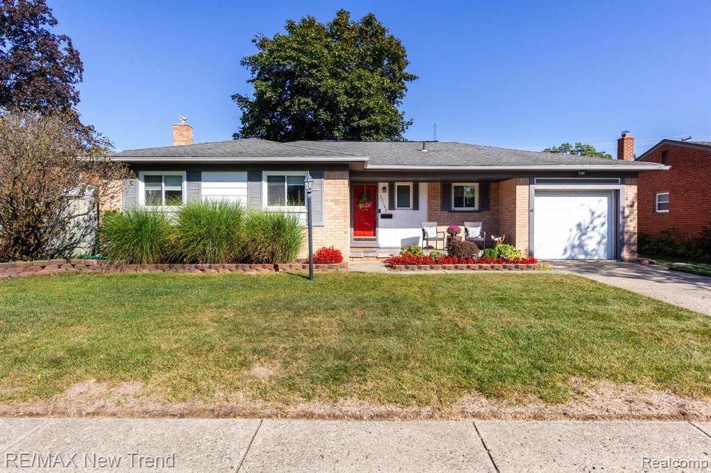 33146 Lyndon Street, Livonia, MI 48154