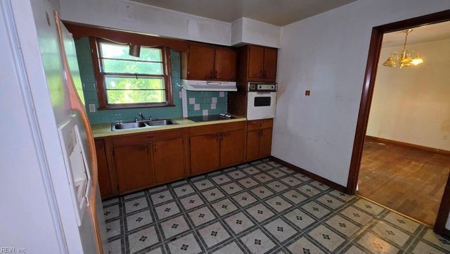 504 Winona DR, Hampton, VA 23661