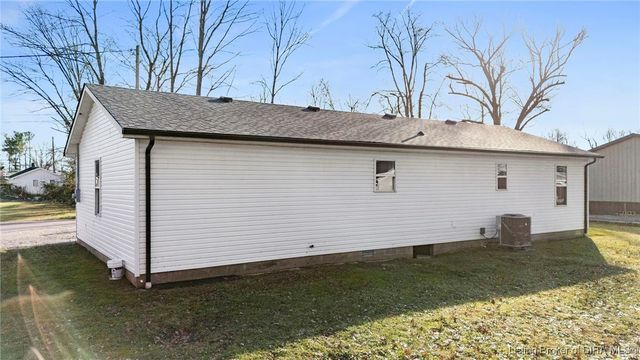 230 S 4th Street, Austin, IN 47102