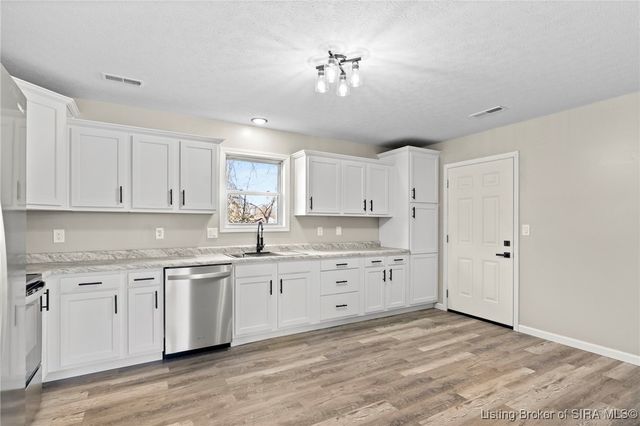 230 S 4th Street, Austin, IN 47102