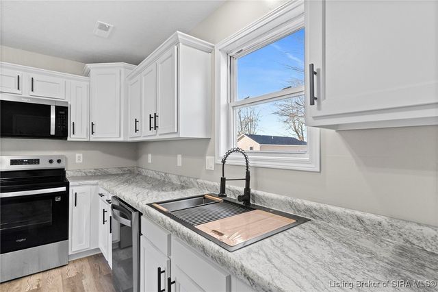 230 S 4th Street, Austin, IN 47102