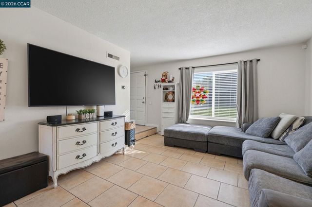14 El Capitan Ln, Antioch, CA 94509