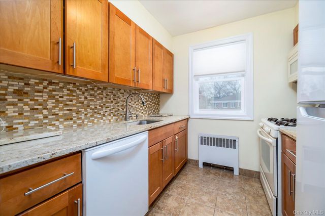 22930 Kingsbury Avenue upper, Oakland Gardens, NY 11364