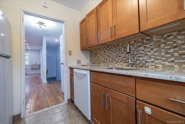 22930 Kingsbury Avenue upper, Oakland Gardens, NY 11364