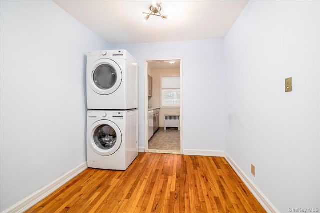 22930 Kingsbury Avenue upper, Oakland Gardens, NY 11364