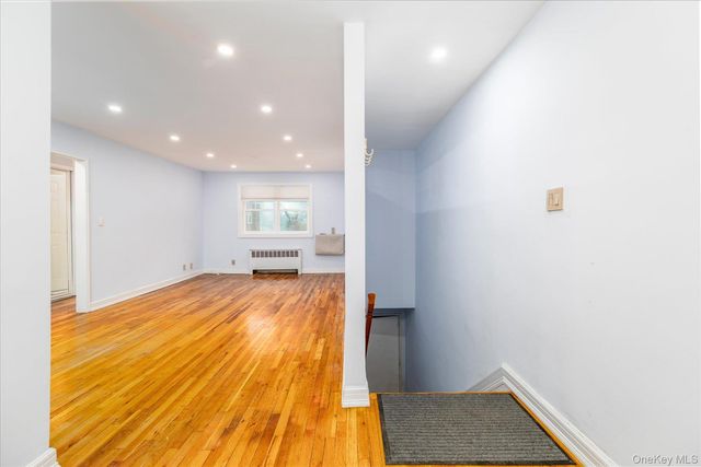 22930 Kingsbury Avenue upper, Oakland Gardens, NY 11364