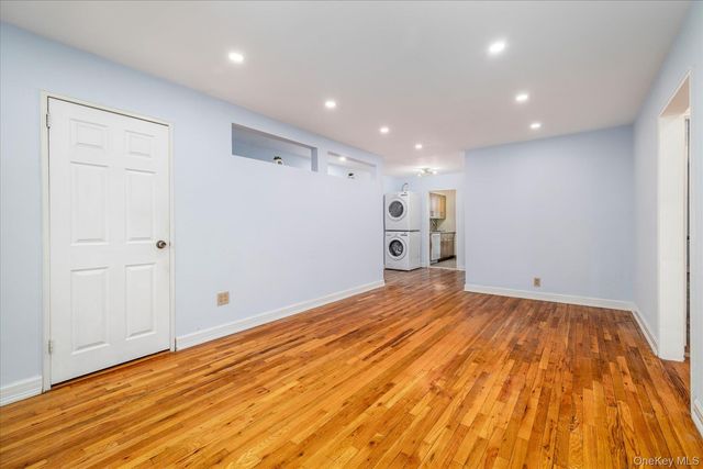 22930 Kingsbury Avenue upper, Oakland Gardens, NY 11364