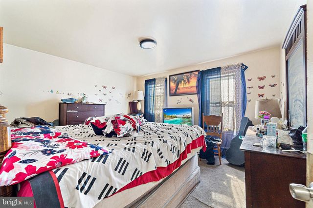 2817 WESTFIELD AVE, Camden, NJ 08105