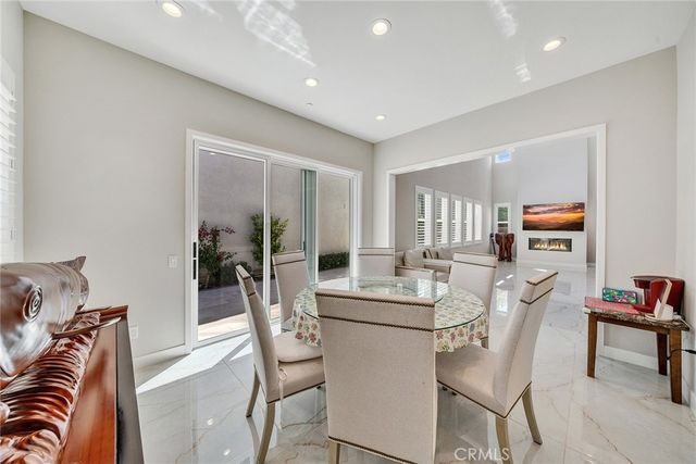 220 Amber Oak, Lake Forest, CA 92630
