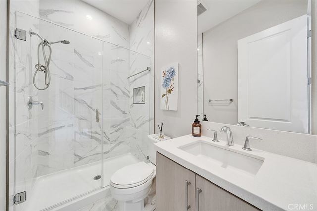 220 Amber Oak, Lake Forest, CA 92630