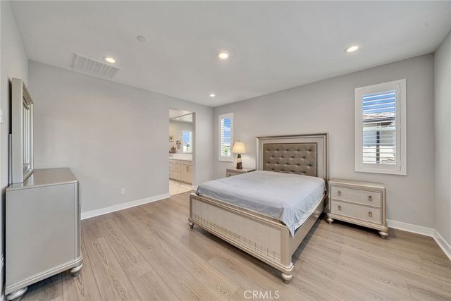 220 Amber Oak, Lake Forest, CA 92630