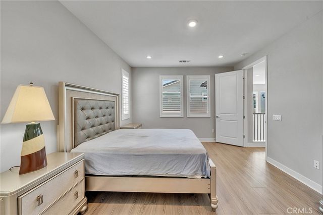 220 Amber Oak, Lake Forest, CA 92630