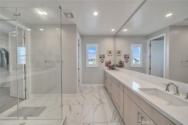 220 Amber Oak, Lake Forest, CA 92630