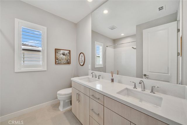 220 Amber Oak, Lake Forest, CA 92630
