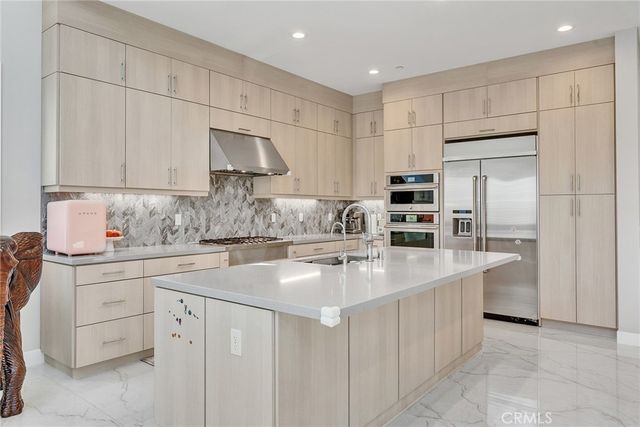 220 Amber Oak, Lake Forest, CA 92630