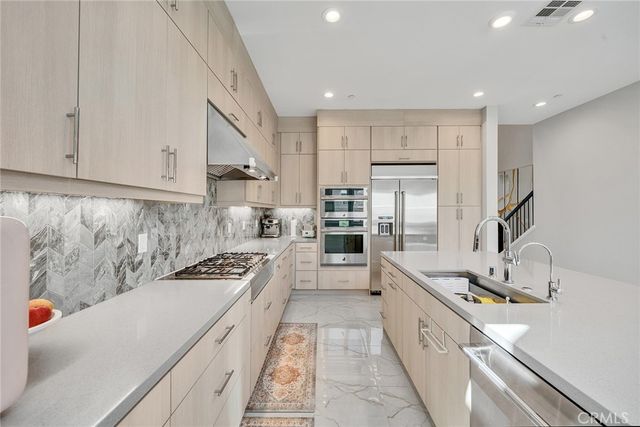 220 Amber Oak, Lake Forest, CA 92630