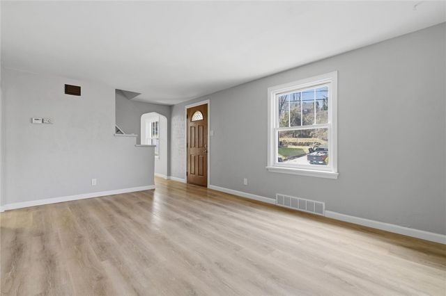 923 Craig St, Mckeesport, PA 15132