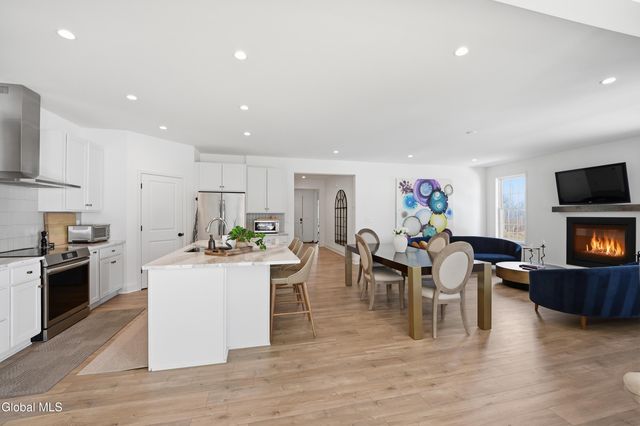 24 Wetherby Court, Colonie, NY 12047