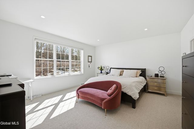 24 Wetherby Court, Colonie, NY 12047