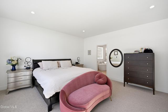 24 Wetherby Court, Colonie, NY 12047