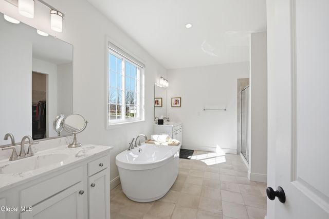 24 Wetherby Court, Colonie, NY 12047