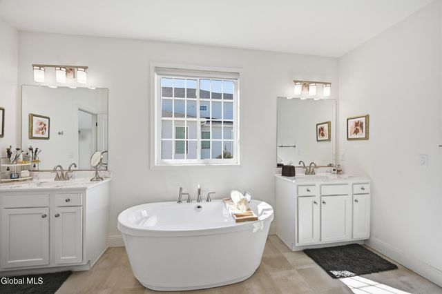 24 Wetherby Court, Colonie, NY 12047