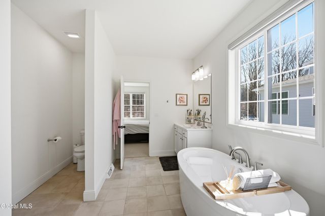 24 Wetherby Court, Colonie, NY 12047