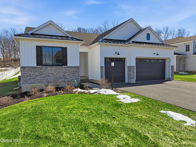 24 Wetherby Court, Colonie, NY 12047