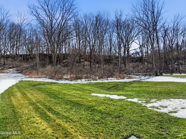 24 Wetherby Court, Colonie, NY 12047