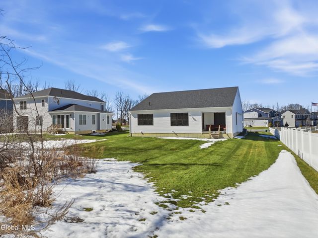 24 Wetherby Court, Colonie, NY 12047