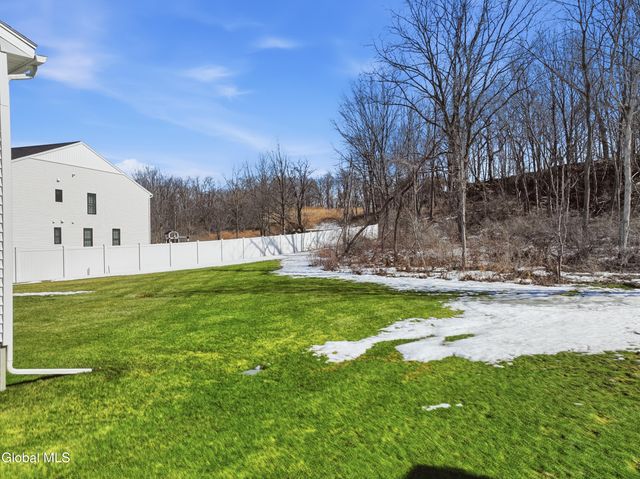 24 Wetherby Court, Colonie, NY 12047