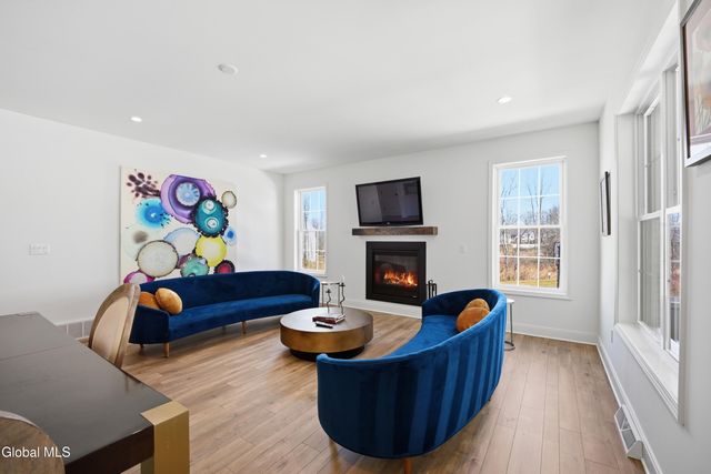 24 Wetherby Court, Colonie, NY 12047