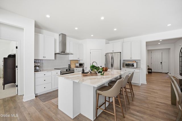 24 Wetherby Court, Colonie, NY 12047