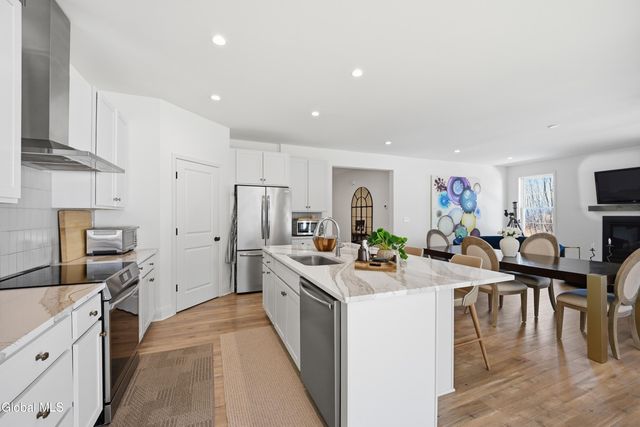 24 Wetherby Court, Colonie, NY 12047