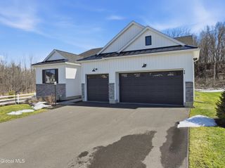 24 Wetherby Court, Colonie, NY 12047