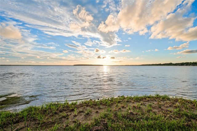 1518 Shoreline Drive, Mabank, TX 75143