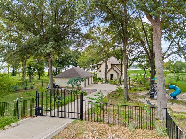 1518 Shoreline Drive, Mabank, TX 75143