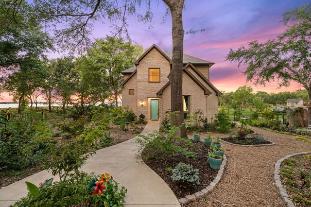 1518 Shoreline Drive, Mabank, TX 75143