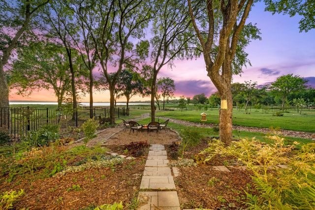 1518 Shoreline Drive, Mabank, TX 75143